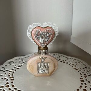 UP YVLED ANTIQUE HEART PERFUME BOTTLE, decor